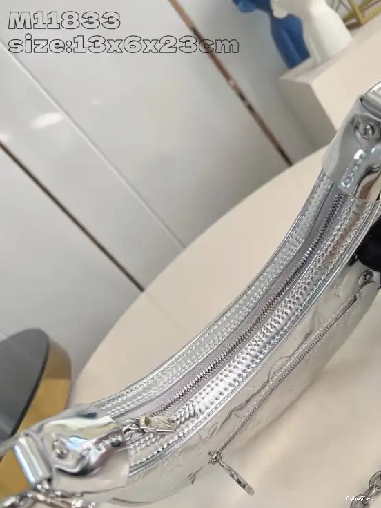 VUITTON LOUIS LOOP-23*13*6CM 0501